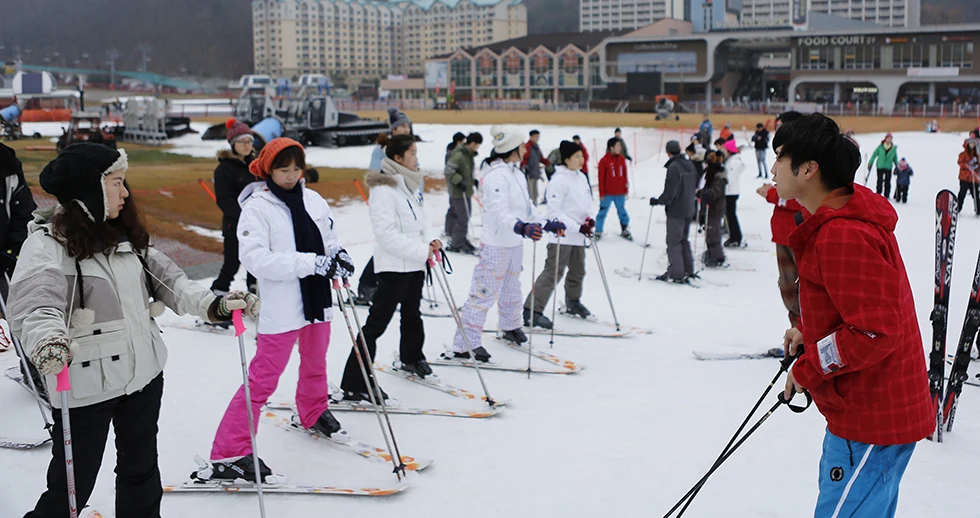 Group ski lessons at Daemyung Vivaldi Park Ski Resort